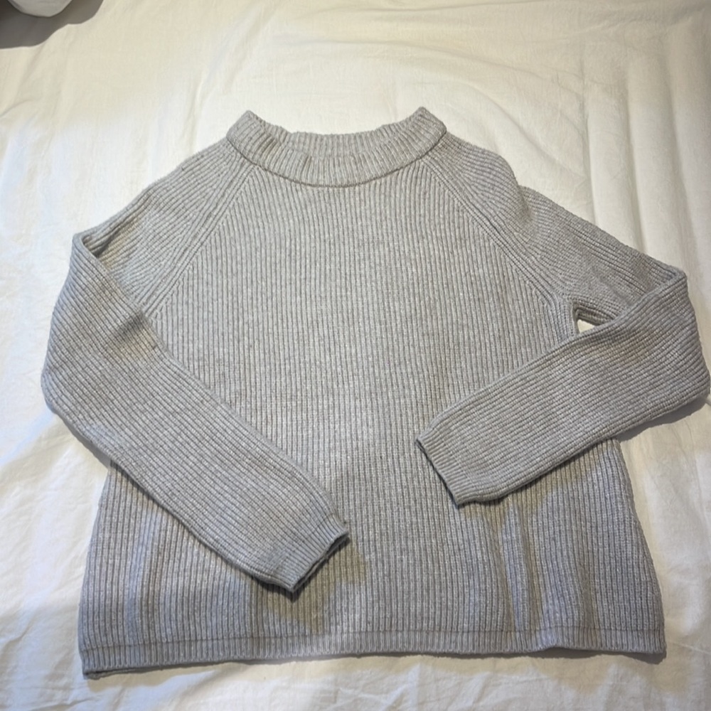 Tahari - Grey Crewneck Knit Sweater in XS